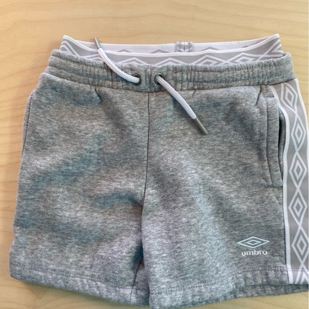 Umbro Athletic Shorts size Youth Small(6/6X) (EK)